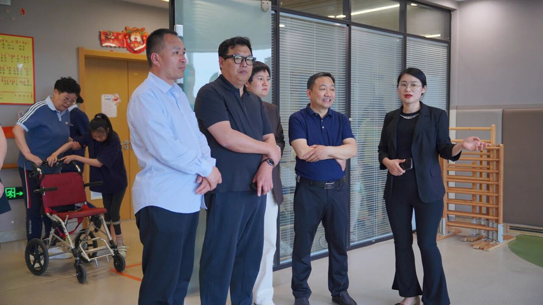 参观组一行实地走访了我院PT、OT、推拿.jpg